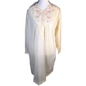 70/80s VTG Geraldine Womens Cream Embroidered Nightgown Long Sleeve Size 32
